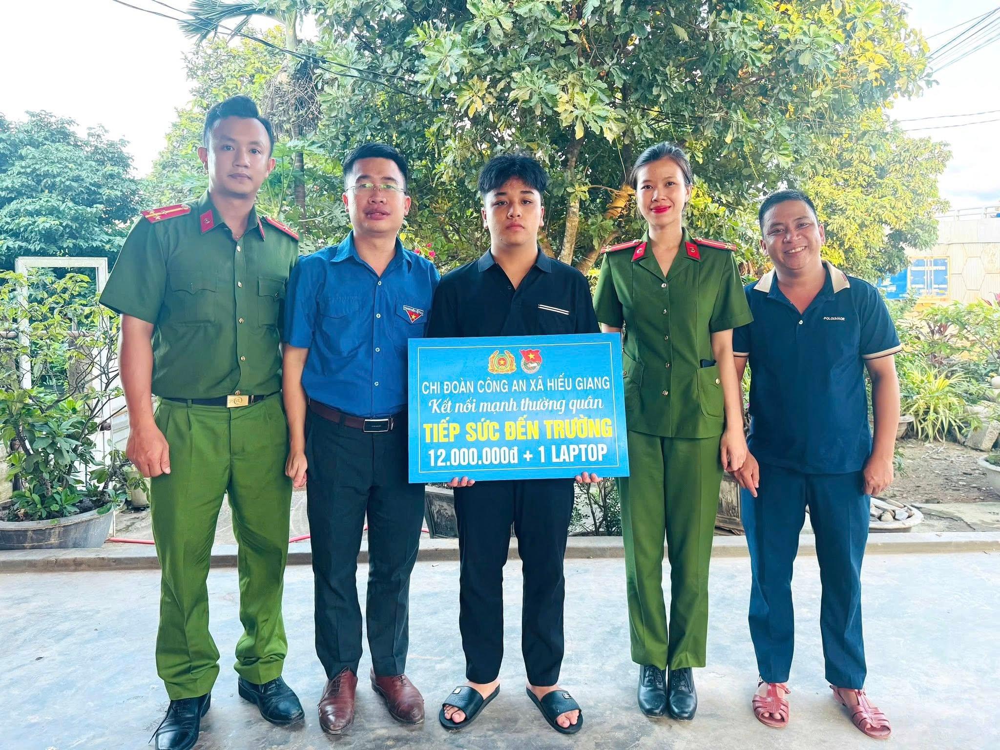 Chi đoàn Công an xã Hiếu Giang - Tiếp sức đến trường cho em Hoàng Ngọc Thái Bình