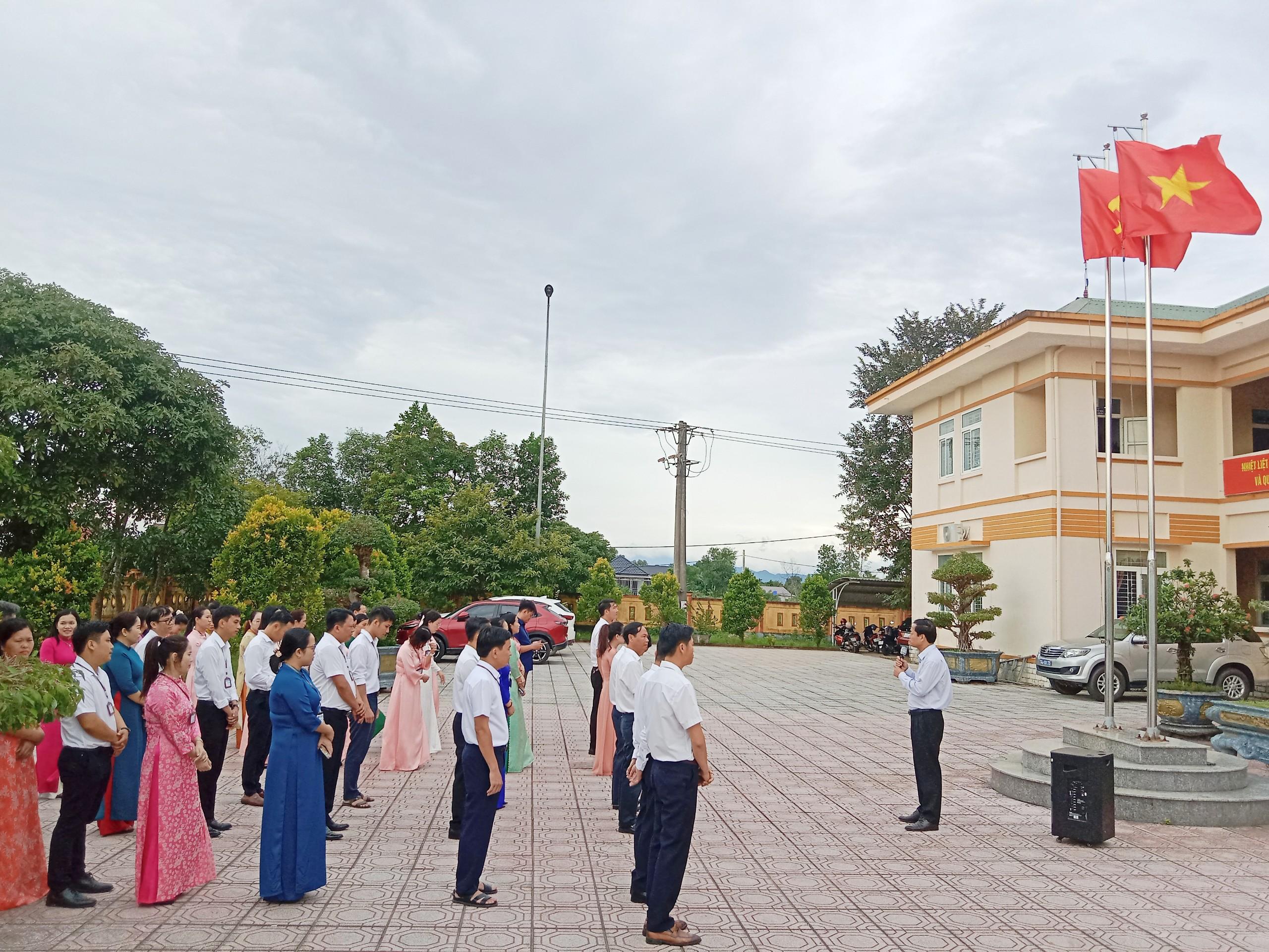 XÃ HIẾU GIANG TỔ CHỨC LỄ CHÀO CỜ ĐẦU THÁNG 10 NĂM 2025