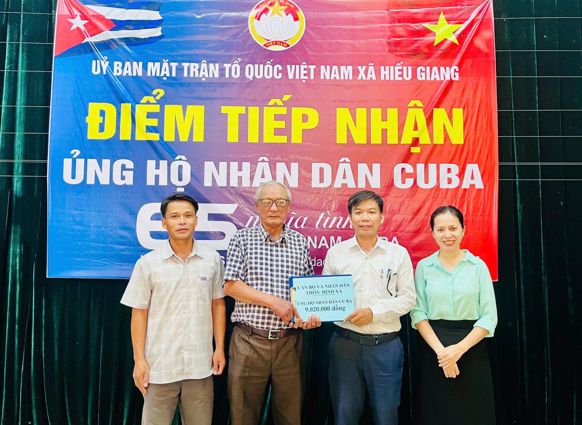 Cán bộ, Nhân dân xã Hiếu Giang ủng hộ Cu Ba hơn 204 triệu đồng