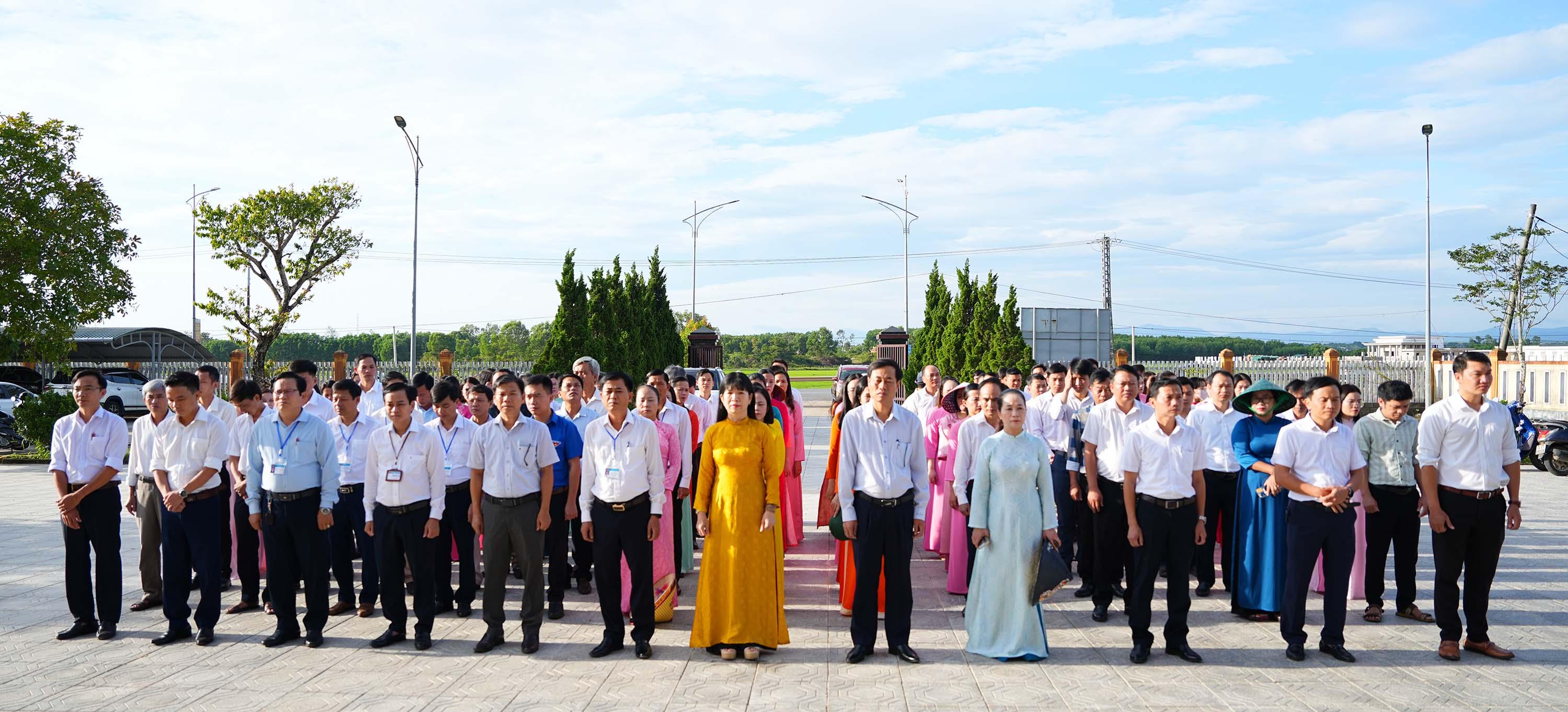 Xã Hiếu Giang tổ chức lễ chào cờ và sinh hoạt dưới cờ tháng 8 năm 2026