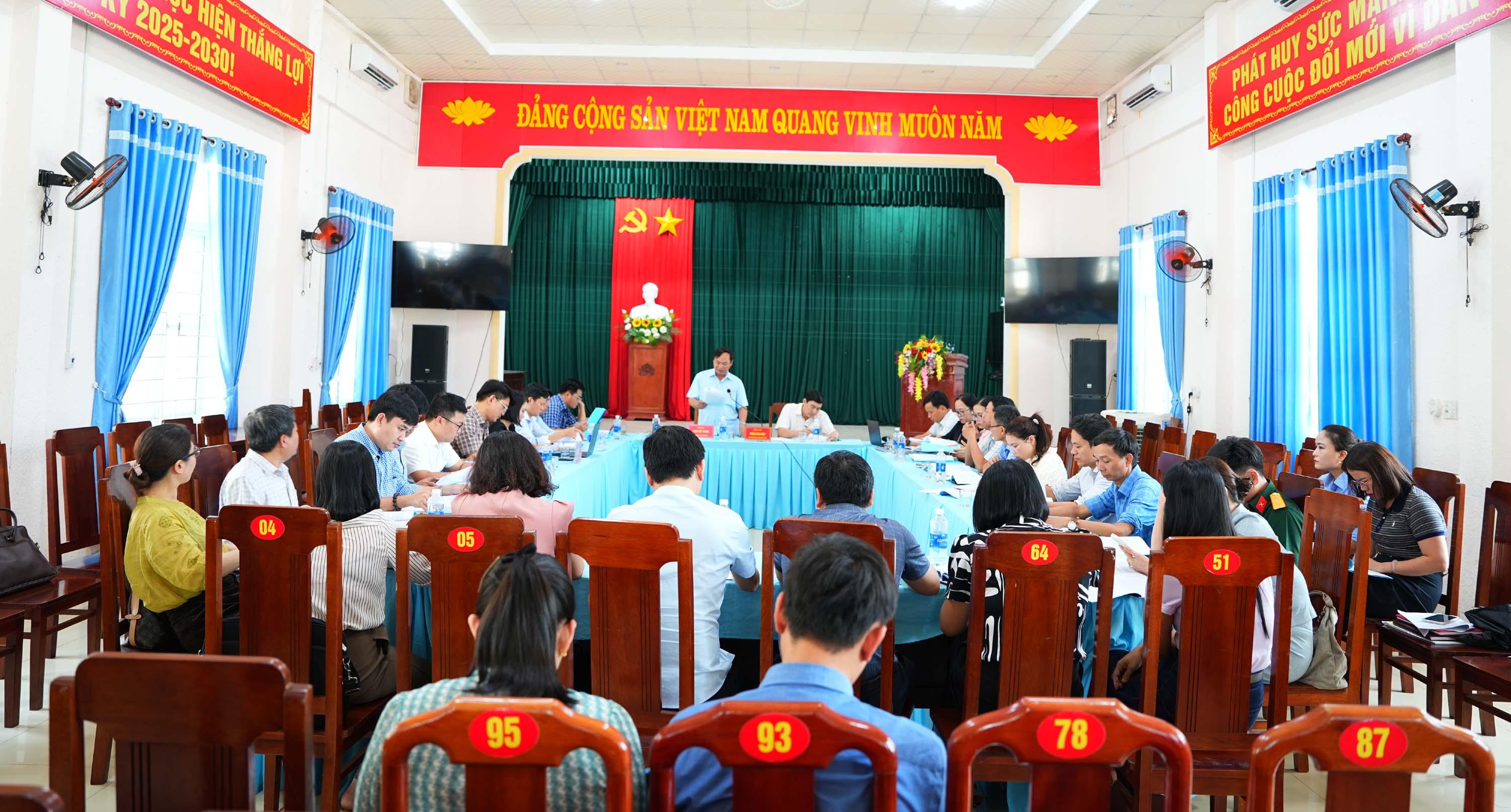 Đoàn công tác UBND tỉnh làm việc với xã Hiếu Giang về xây dựng nông thôn mới năm 2026