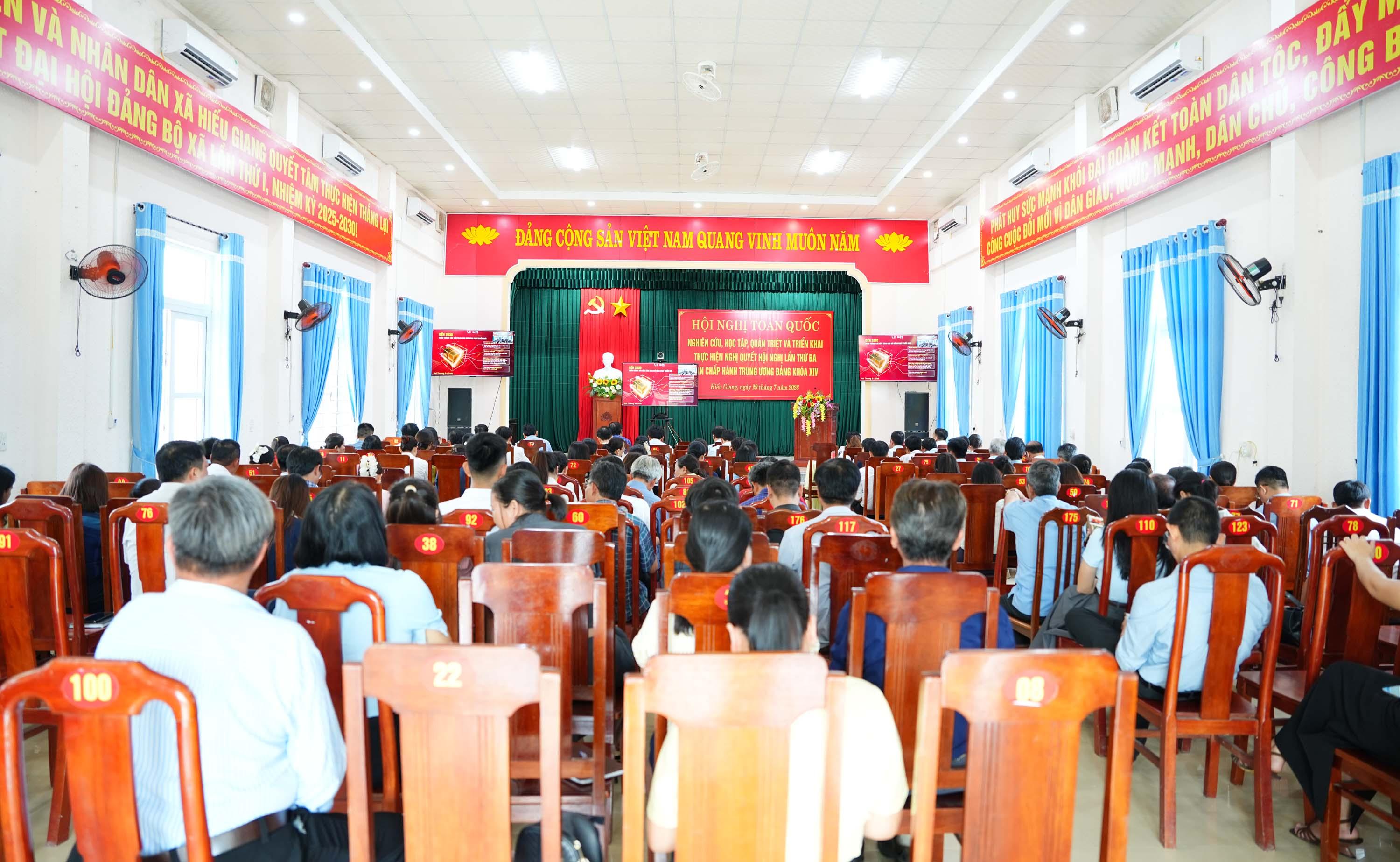 Xã Hiếu Giang tham dự hội nghị toàn quốc nghiên cứu, học tập, quán triệt và triển khai thực hiện Nghị quyết Hội nghị lần thứ ba Ban Chấp hành Trung ương Đảng khóa XIV
