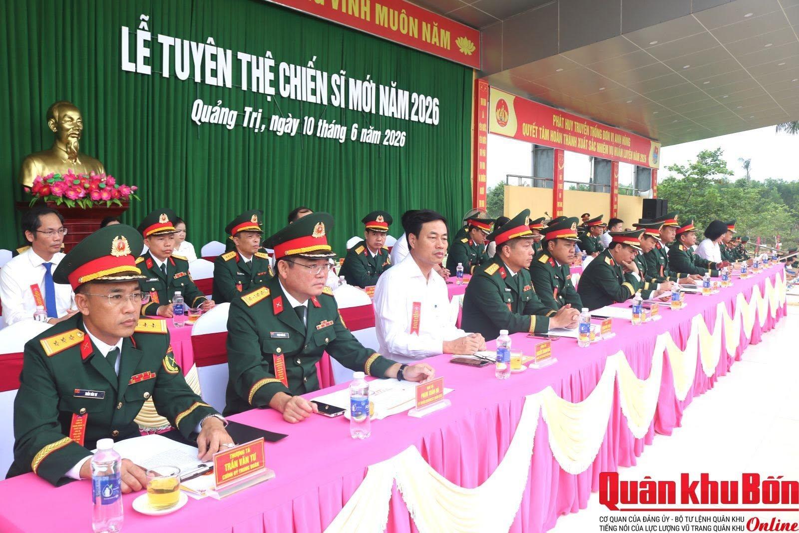 Lãnh đạo xã Hiếu Giang dự Lễ tuyên thệ chiến sĩ mới và thăm, động viên con em xã Hiếu Giang nhập ngũ tại các đơn vị năm 2026