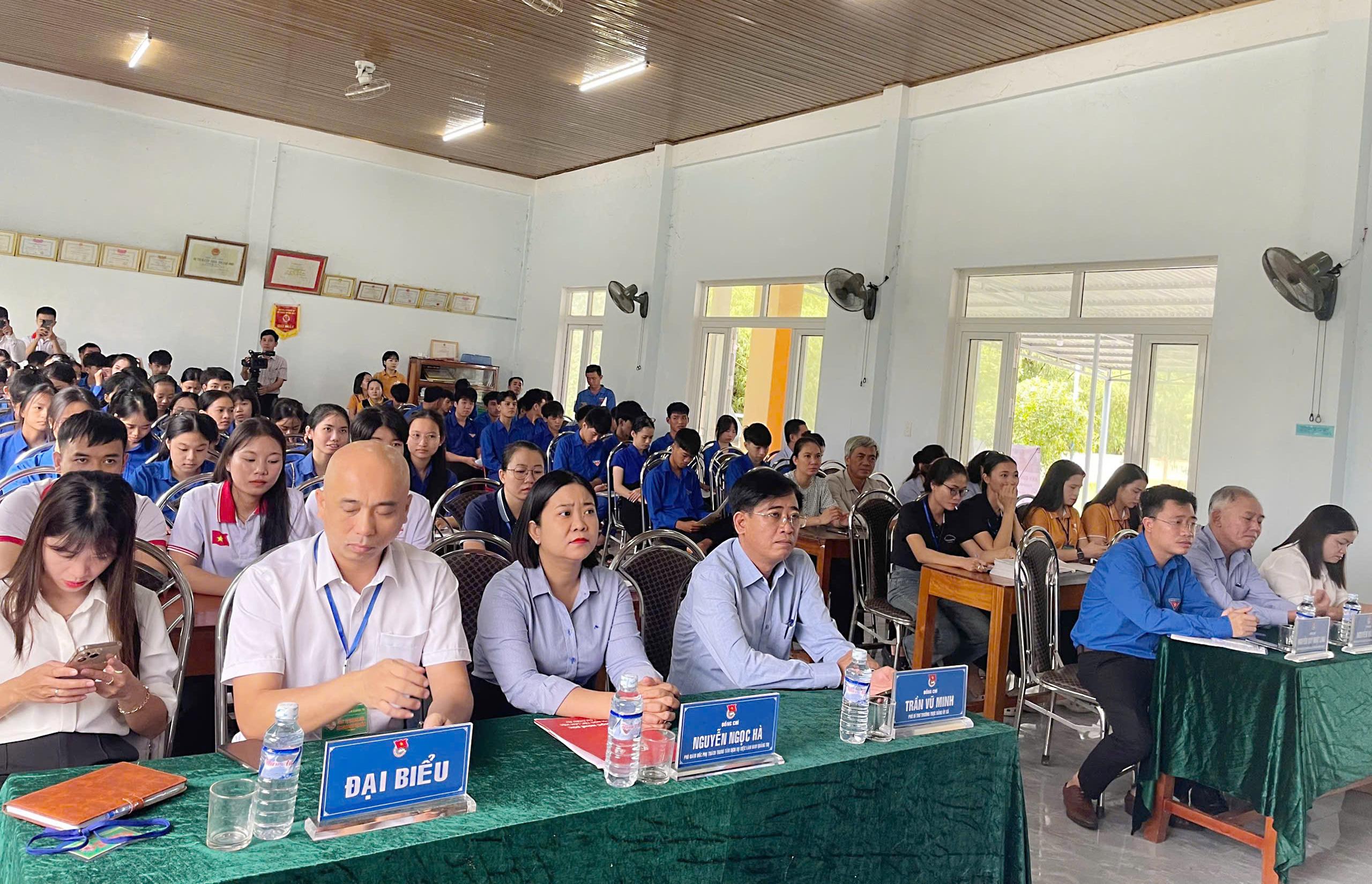 Gần 200 đoàn viên, thanh nhiên xã Hiếu Giang tìm kiếm cơ hội việc làm tại phiên giao dịch việc làm lưu động